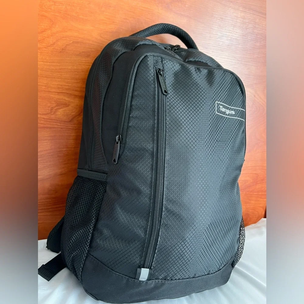 New TARGUS 15.6” Sport LAPTOP Backpack